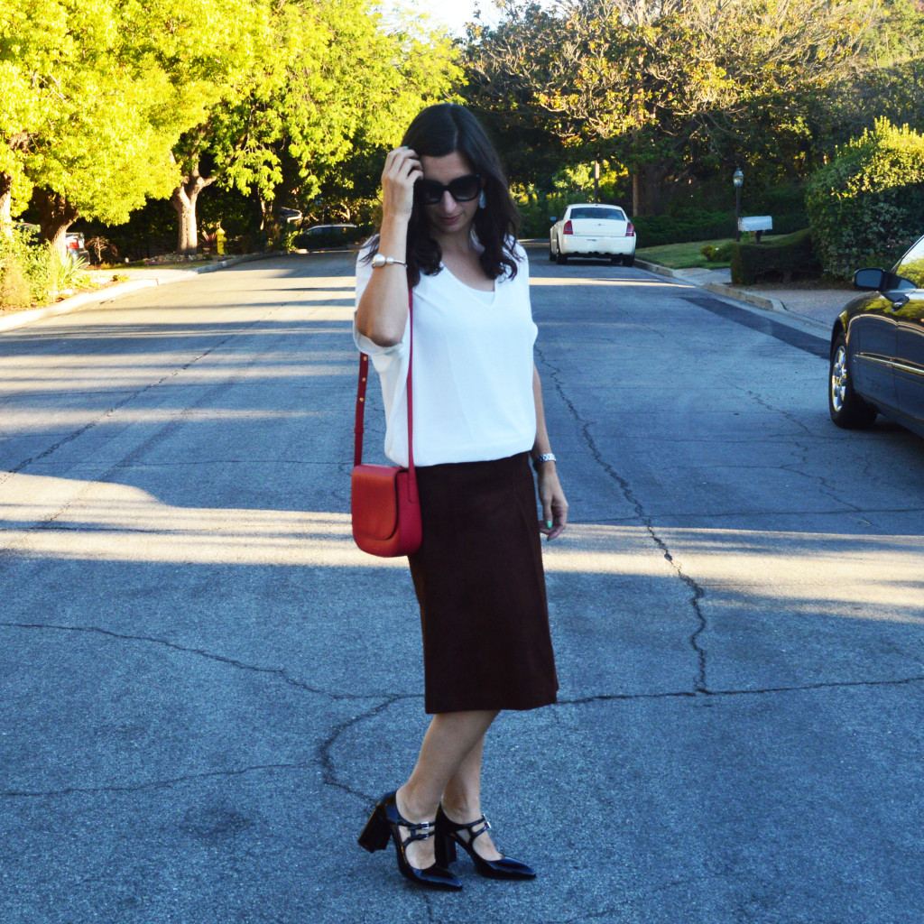 suede skirt outfit idea for fall