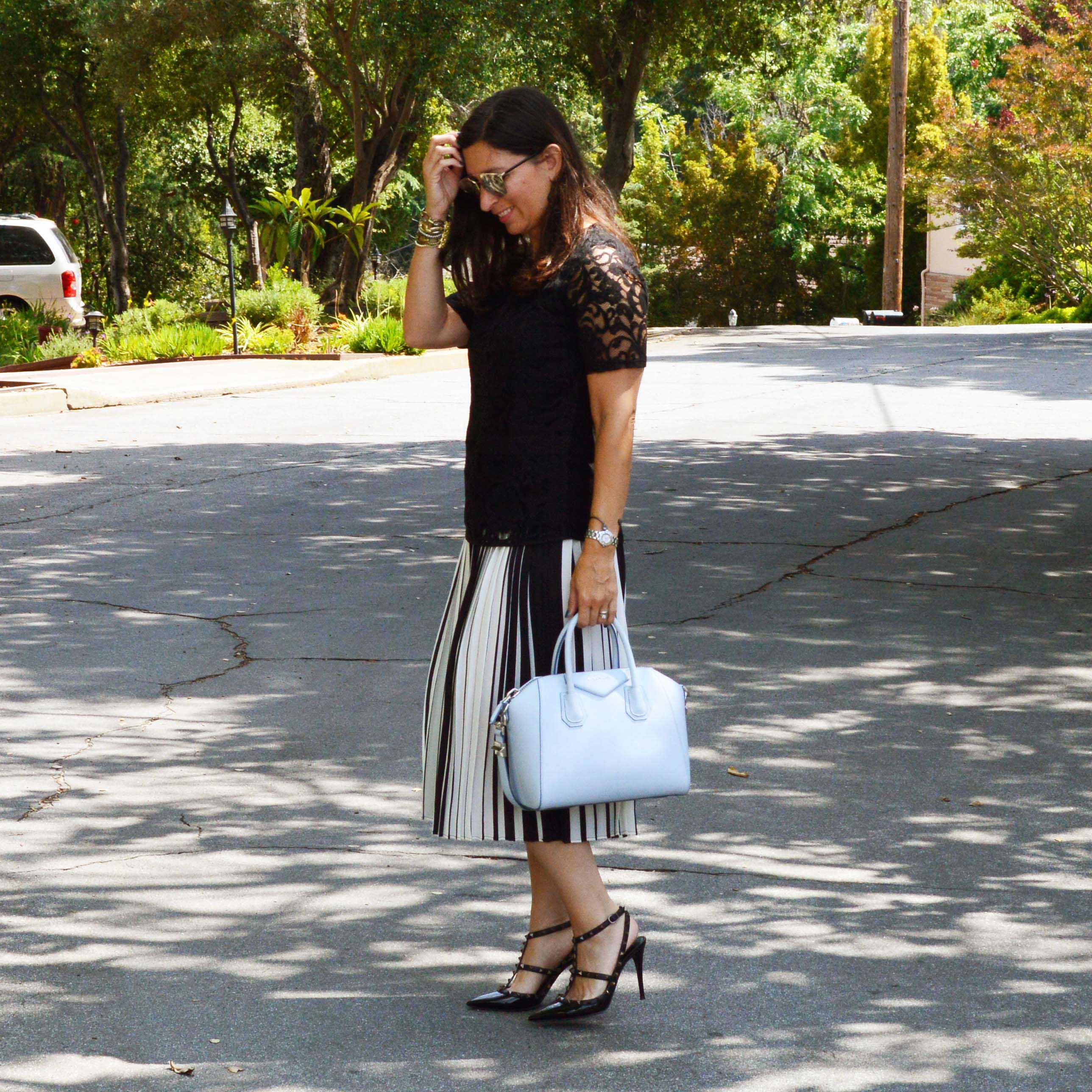 how to style a pleated skirt