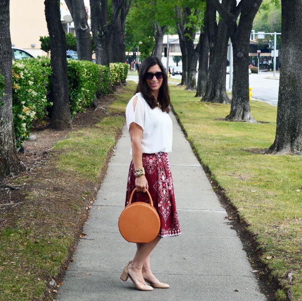 how to style a circle bag for summer