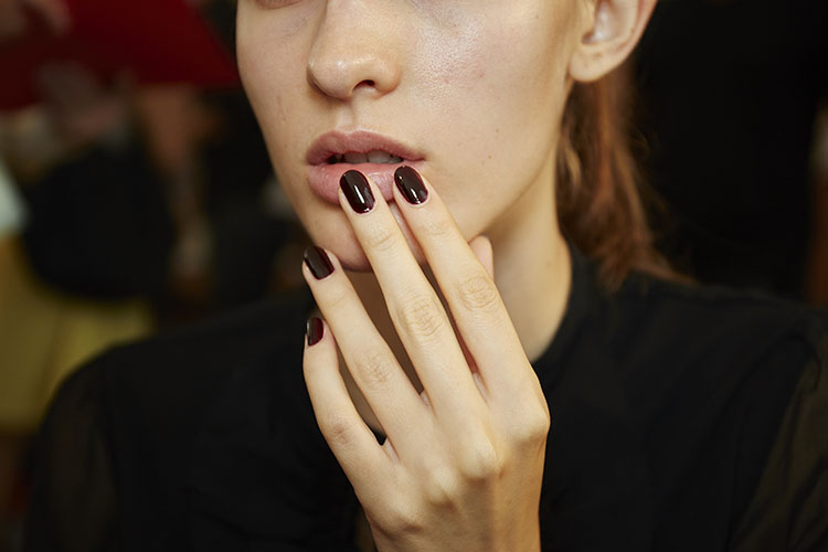 monique-lhuillier-spring-2017-nyfw-runway-nails-by-essie-how-to