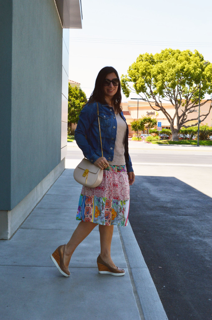 casual summer skirt outfit idea